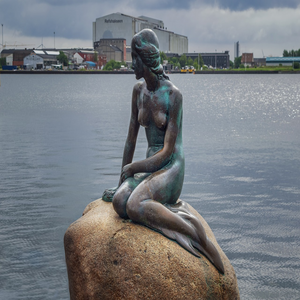 Image by ELG21 titled ’statue, little mermaid, copenhagen’. Source: Pixabay