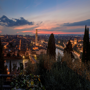 Image by maxberliner titled ’verona, italy, night’. Source: Pixabay