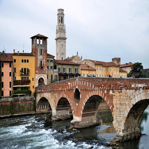 Image by alex1965 titled ’stone bridge, verona, italy’. Source: Pixabay