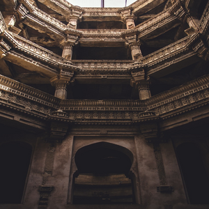 Image by setuchhaya titled ’building, architecture, heritage’. Source: Pixabay