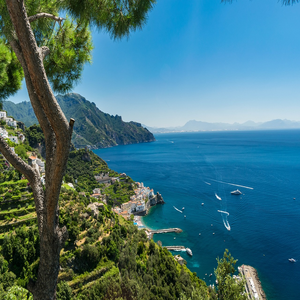 Image by darrenquigley32 titled ’amalfi, coast, italy’. Source: Pixabay
