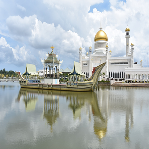 Image by AdamHillTravel titled ’omar ali saifuddien mosque, bandar seri begawan, brunei’. Source: Pixabay