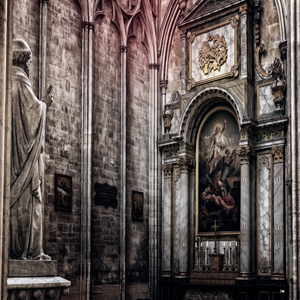 Image by Tama66 titled ’altar, church, religion’. Source: Pixabay