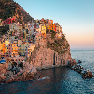 Image by heidi_ziller titled ’cinque terre, italy, coast’. Source: Pixabay