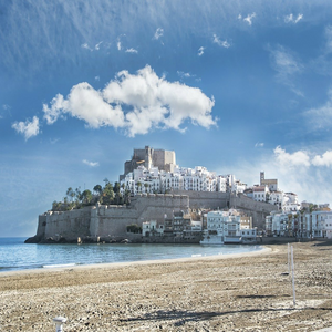 Image by ELG21 titled ’castle, beach, sea’. Source: Pixabay