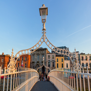 Image by papagnoc titled ’dublin, bridge, ireland’. Source: Pixabay