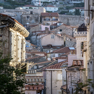 Image by FilipFilipovic titled ’buildings, street, dubrovnik’. Source: Pixabay