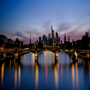 Image by Bru-nO titled ’frankfurt, bridge, river’. Source: Pixabay