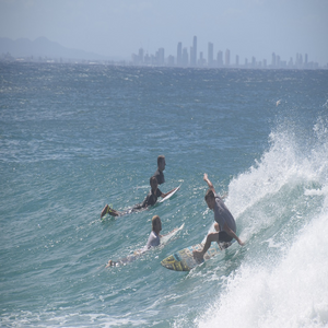 Image by LittleMouse titled ’surfing, gold coast, ocean’. Source: Pixabay