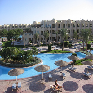 Image by PublicDomainPictures titled ’hotel, hurghada, resort’. Source: Pixabay