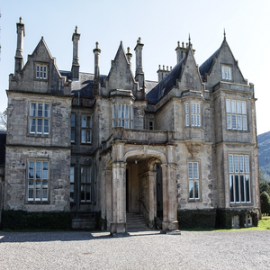 Image by michaelmep titled ’ireland, muckross house, national park’. Source: Pixabay
