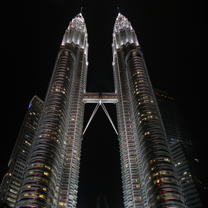 Image by KuyaAndy titled ’petronas, twin towers, skyscrapers’. Source: Pixabay