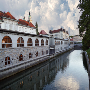 Image by MAILAI titled ’river, architecture, ljubljana’. Source: Pixabay