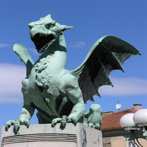 Image by elukac titled ’dragon, bridge, sculpture’. Source: Pixabay