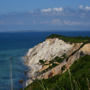 Image by shannynkm titled ’clay cliffs, martha’s vineyard, aquinnah’. Source: Pixabay