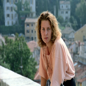 Image by MAILAI titled ’girl, woman, hair’. Source: Pixabay