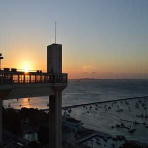 Image by gustavoboulhosa titled ’sunset, lift lacerda, salvador’. Source: Pixabay