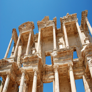 Image by Trapuzarra titled ’ephesus, turkey, selçuk’. Source: Pixabay
