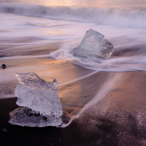 Image by susnpics titled ’beach, nature, ice’. Source: Pixabay
