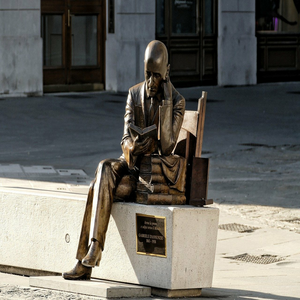 Image by MAILAI titled ’statue, monument, street’. Source: Pixabay